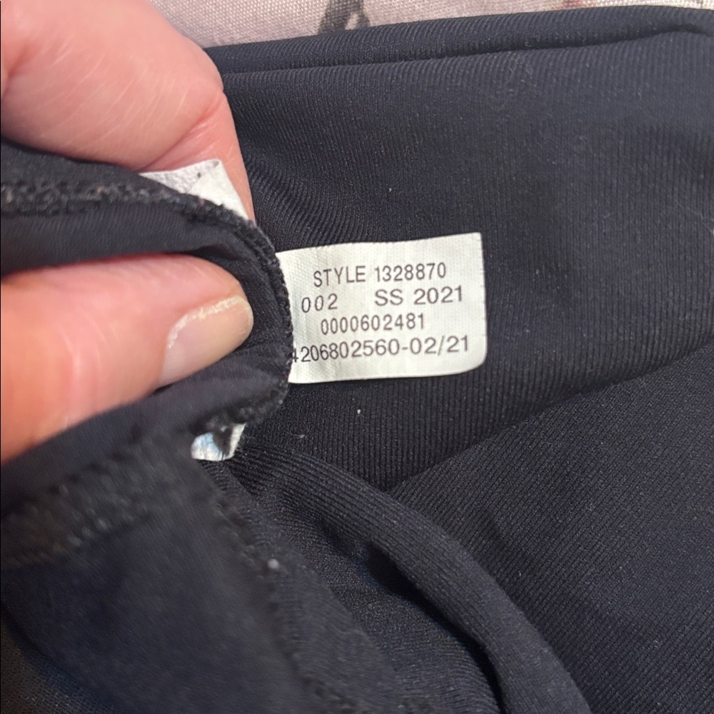 Under Armour  black pants. size small. draw string - Picture 5 of 5